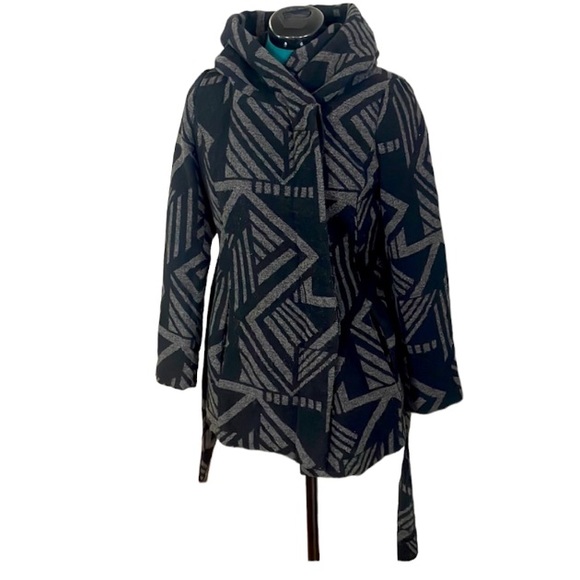 Xhilaration Jackets & Blazers - WARM GRAY BLACK GEOMETRIC COAT WITH HOOD perfect for snowy days